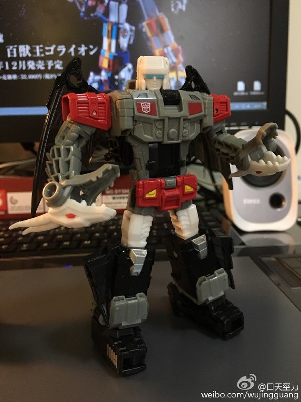 New In Hand Images Of Titans Return Deluxe Autobot Hot Rod And Twinferno  (7 of 10)